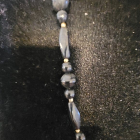 Black beat a necklace with tiny gold accents - Picture 2 of 2